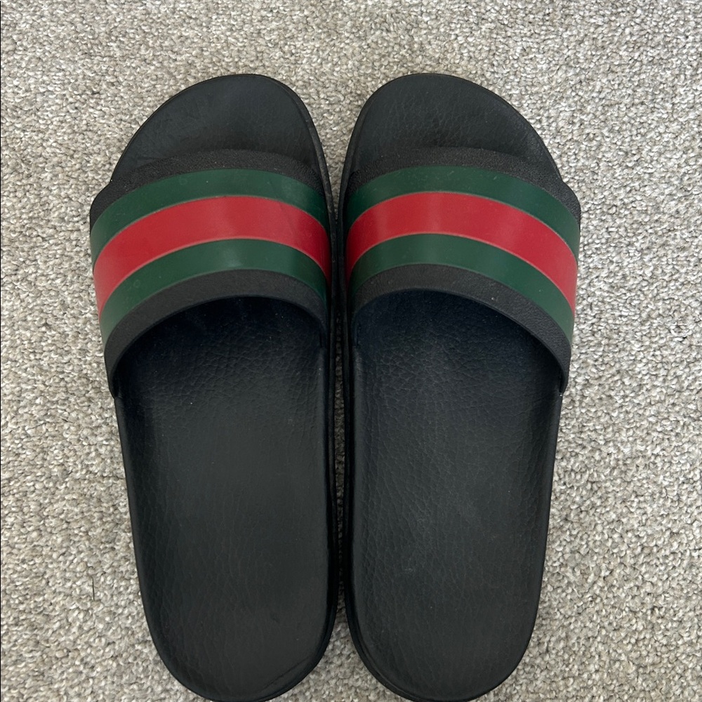 Men’s Gucci flip flops